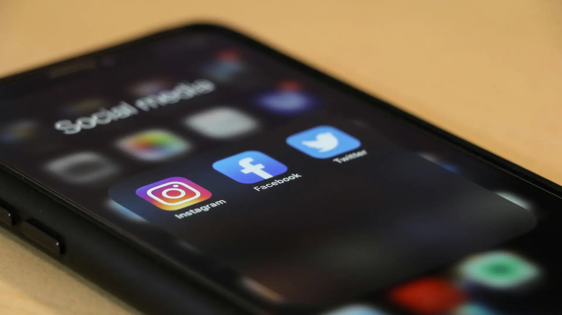 Applications de réseaux sociaux sur un smartphone — gestion des réseaux sociaux